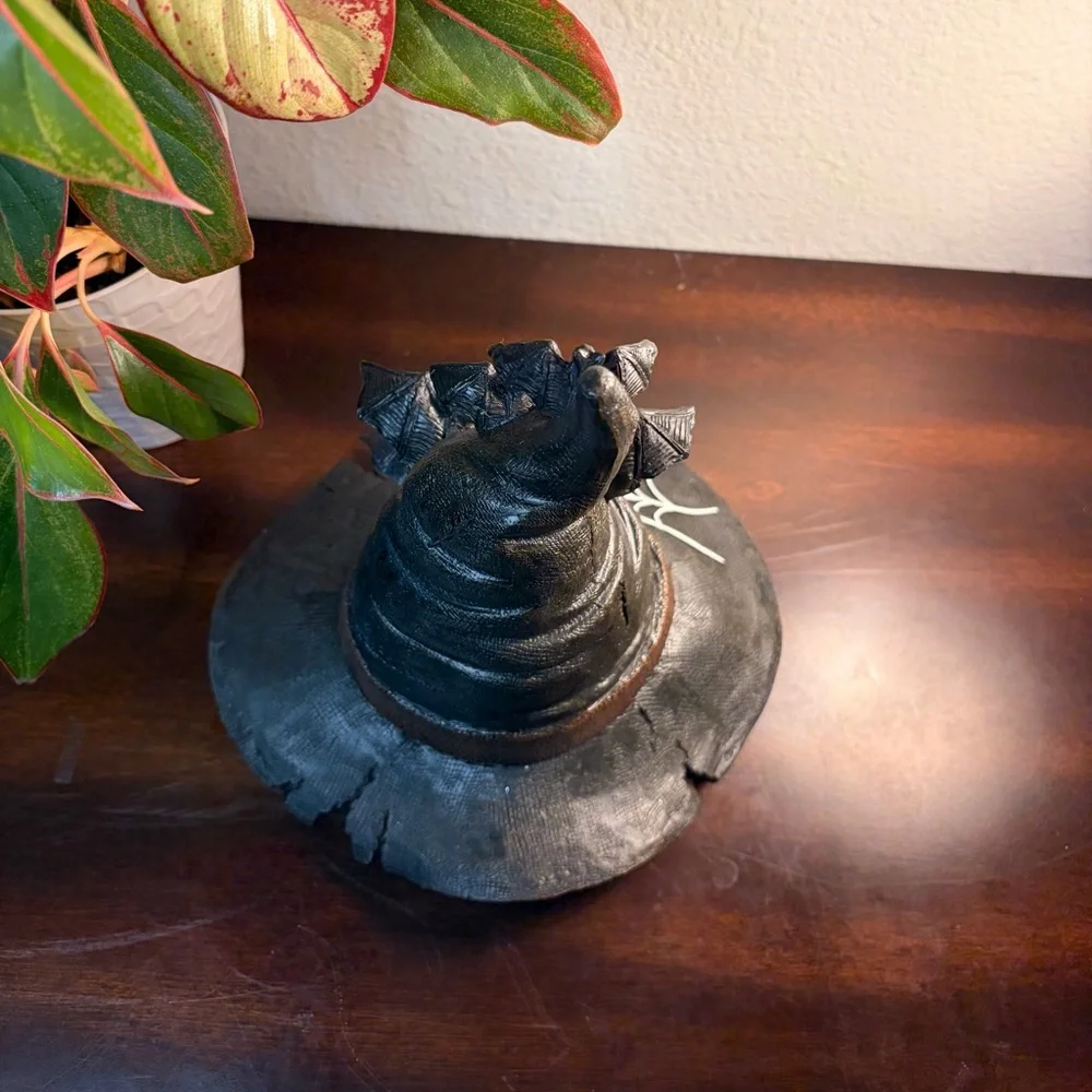 Two piece witch hat and shoes holiday decor - Picture 7 of 7